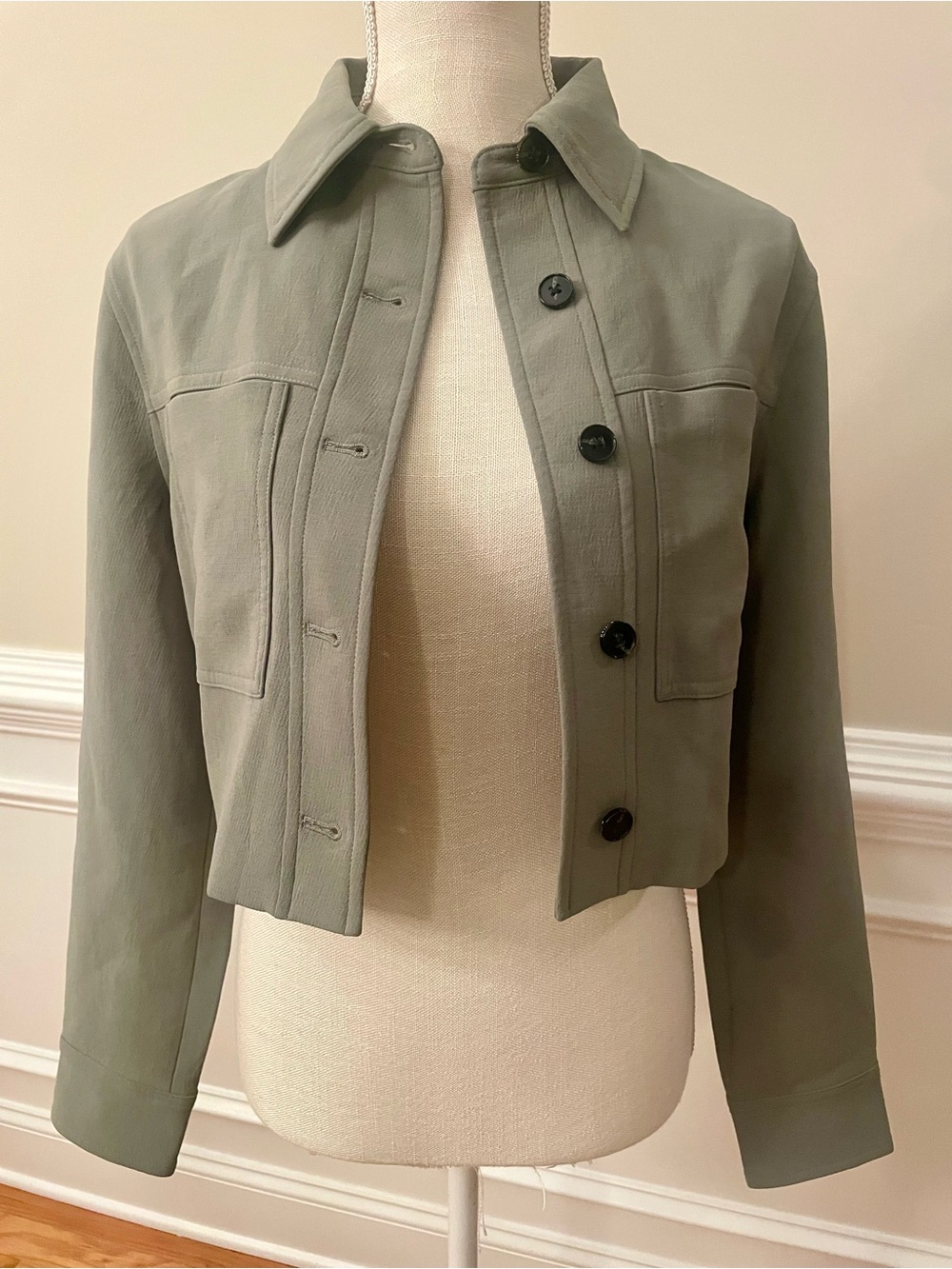 Aritzia Wilfred Little Cropped Crepette Jacket Smoky Sage Green Size X Small NWT - Picture 2 of 10